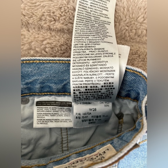 Levi’s 501 Cutoffs Shorts Denim Lt Wash Raw Frey Hem Distressed Buttonfly SZ: 28 - Picture 6 of 8